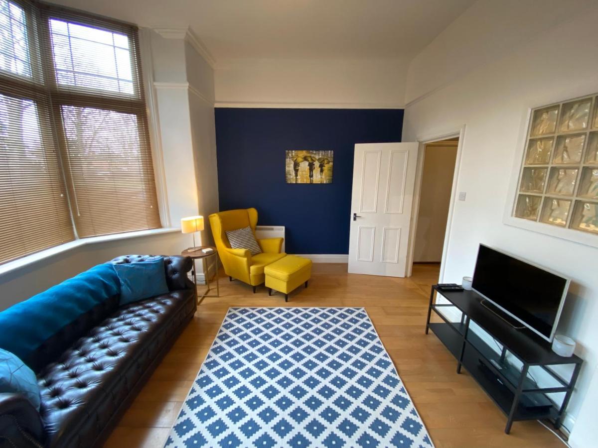 Stylish Apartment With Secure Parking Close To City Честер Екстер'єр фото